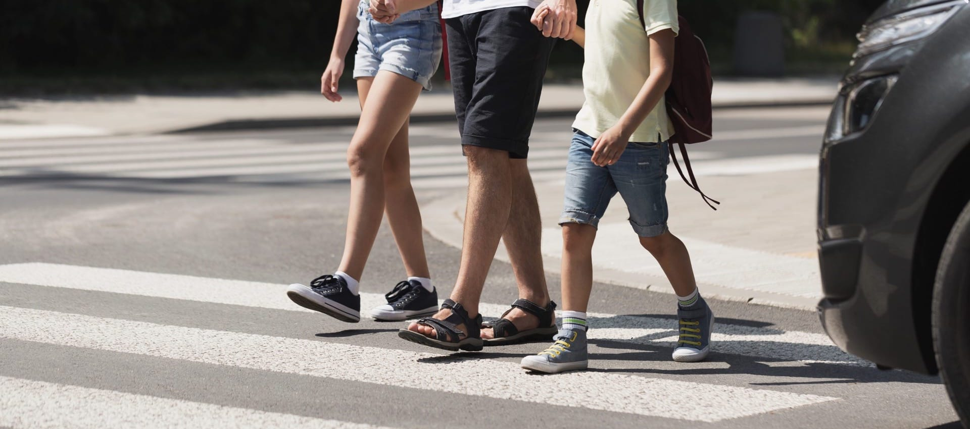 People crossing the road 