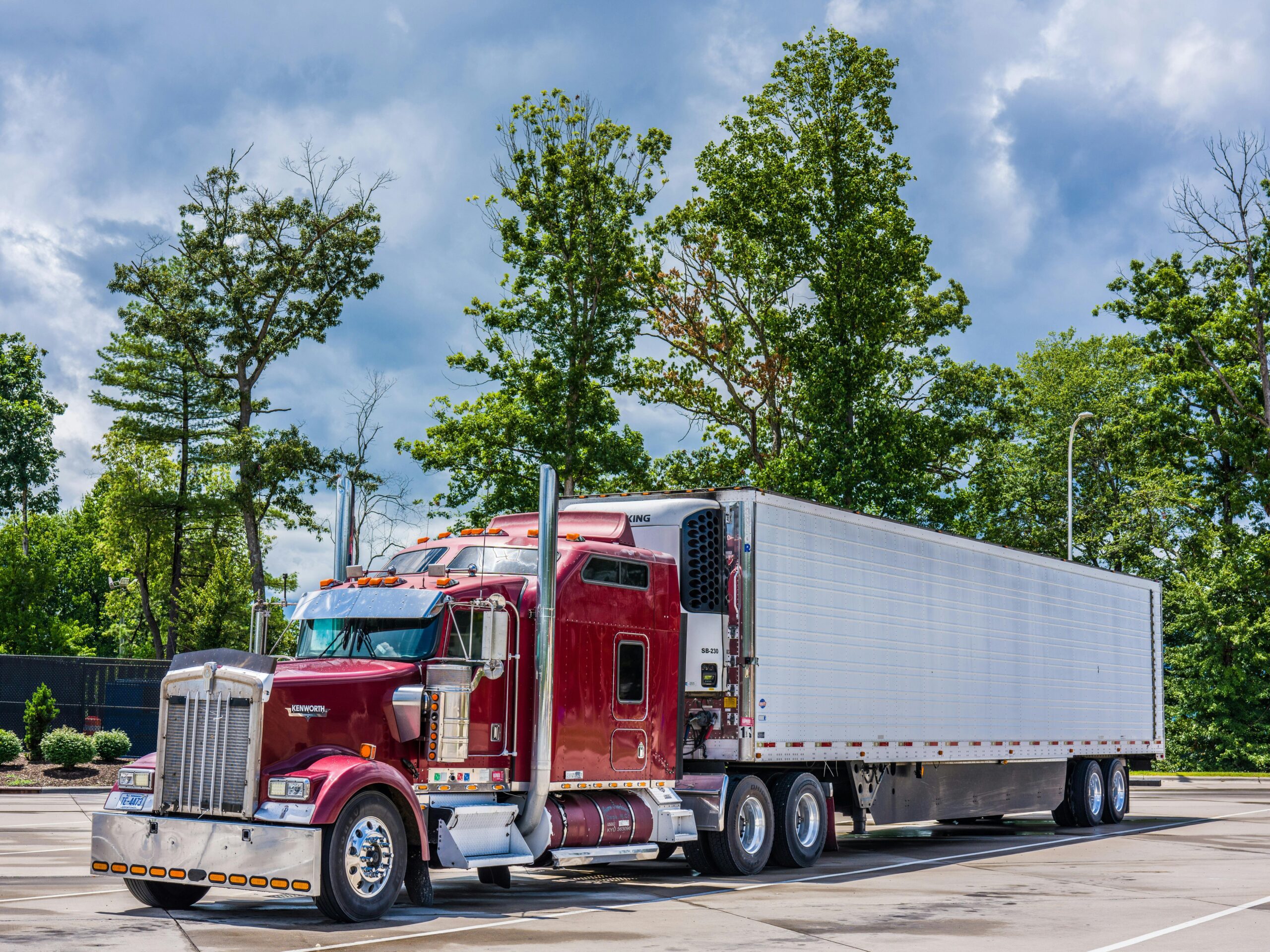Atlanta’s Top 18 Wheeler Accident Lawyers: Navigating Georgia’s Complex Trucking Laws for Maximum Compensation